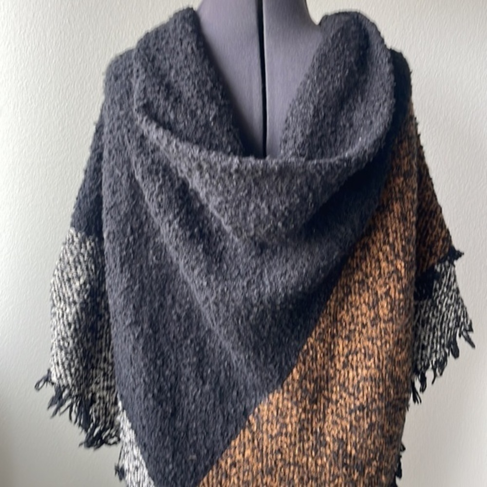 New Directions shawl wrap Border Boucle toggle wrap black brown softgirl - Picture 5 of 9